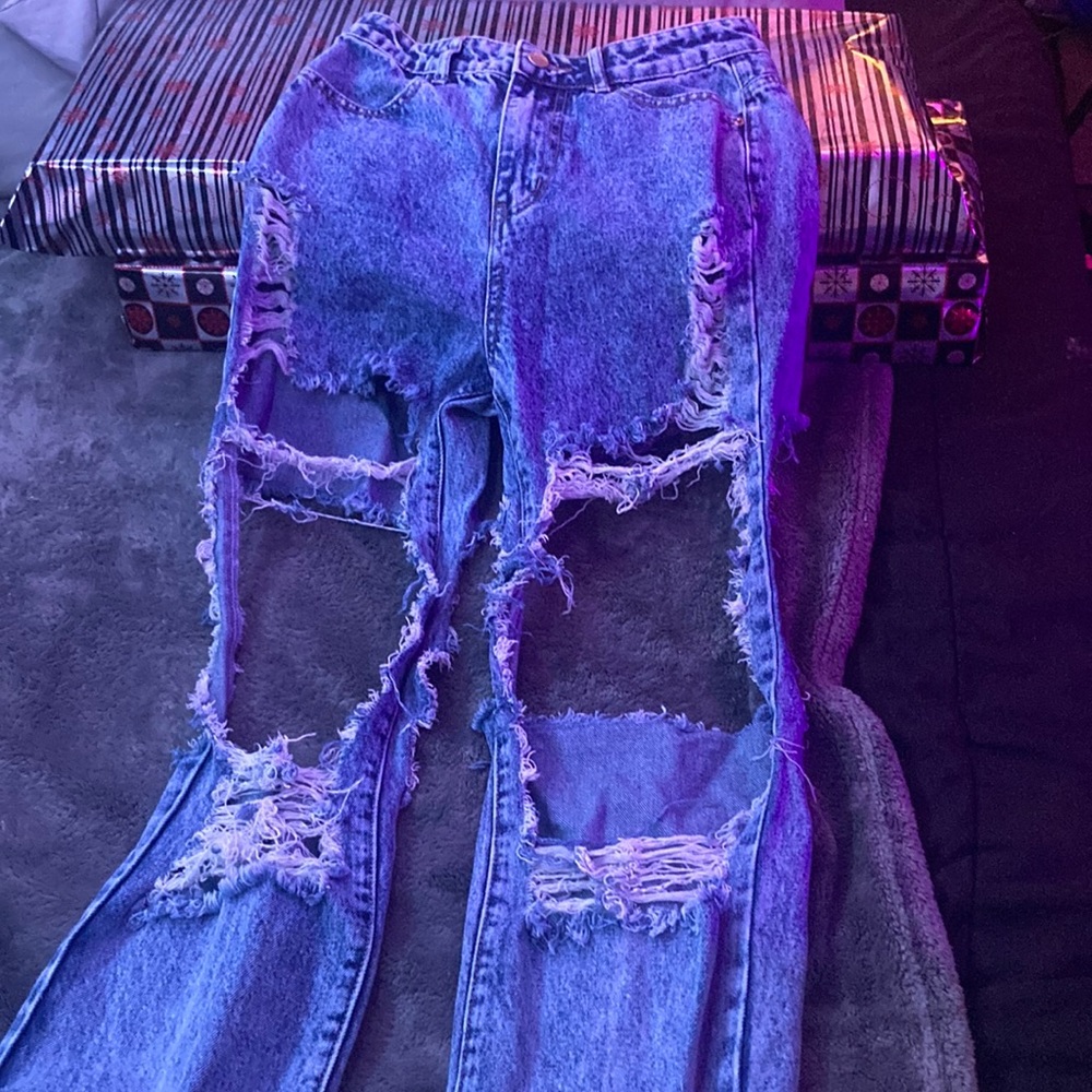 I am selling SHEIN ripped pants.